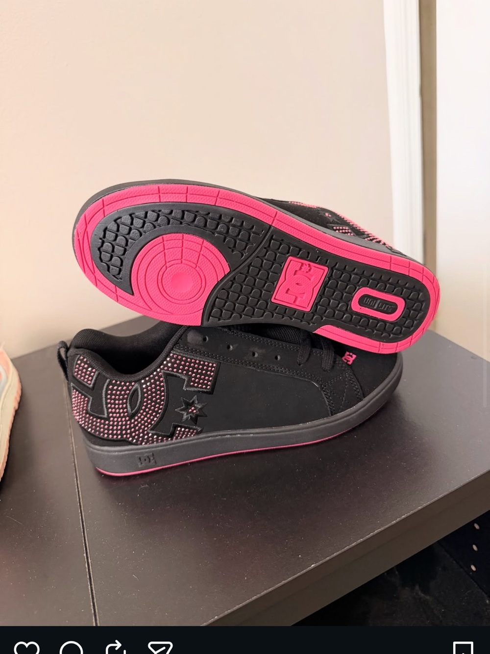 DC Women's court graffik unilite